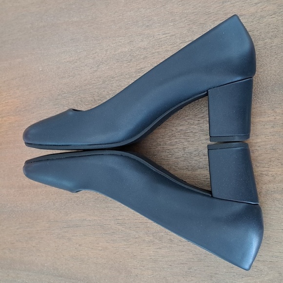 Easy Street Proper Women's High Heels - Color: Navy - Size: 8.5 W - Picture 6 of 9